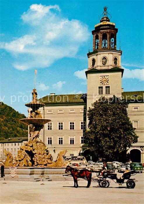 Salzburg Oesterreich Residenz Hofbrunnen mit Glockenspiel