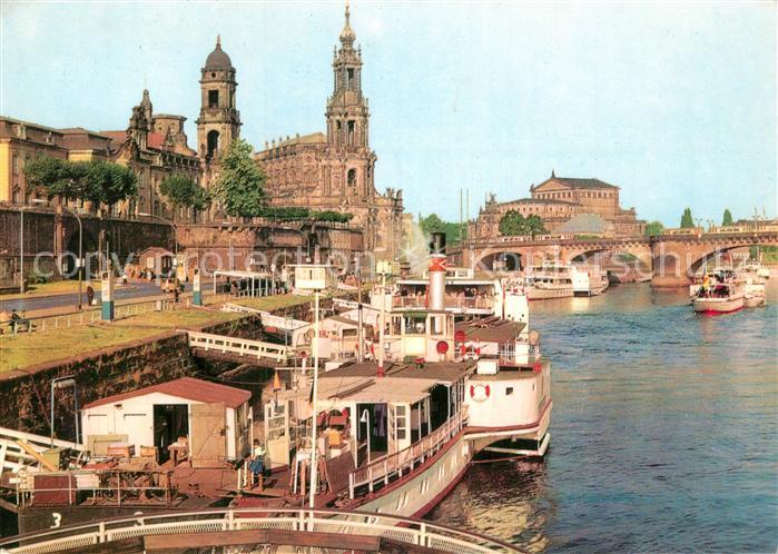 DRESDEN Elbe Bruehlsche Terrasse Dampferanlegestelle