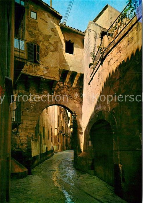 Palma de Mallorca Arco arabe en la calle de la Almudaina