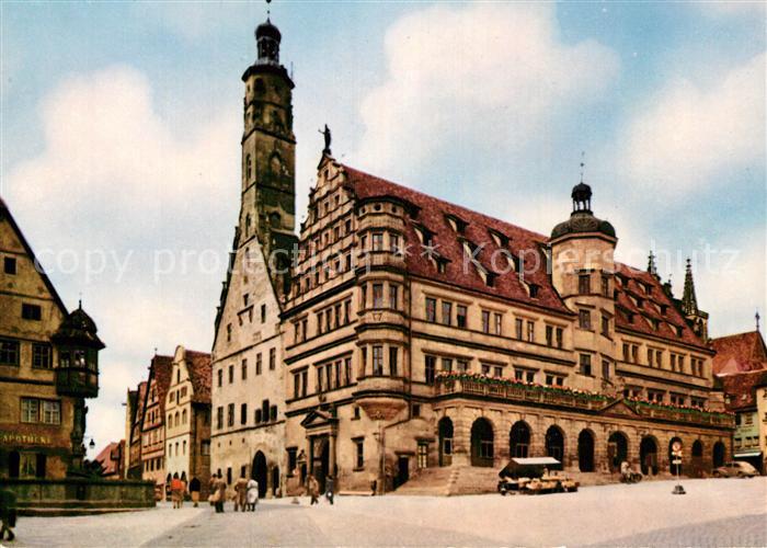 Rothenburg Tauber Rathaus und St Georgsbrunnen
