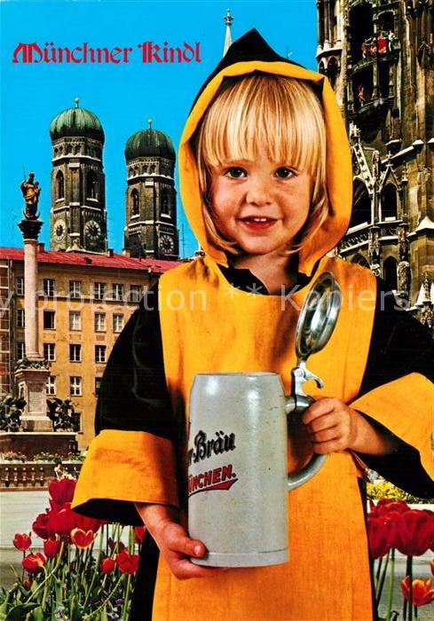 Muenchen Muenchner Kindl am Marienplatz mit Mariensaeule und Frauenkirche Dom