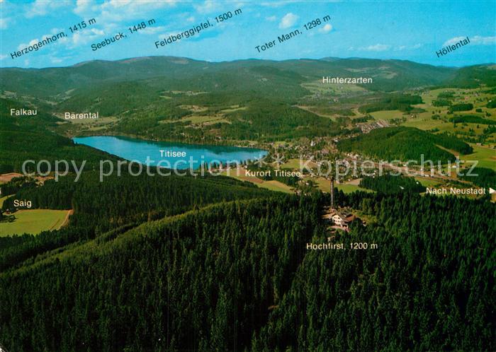 Titisee mit Blick ueber Hochfirst und Feldberggebiet