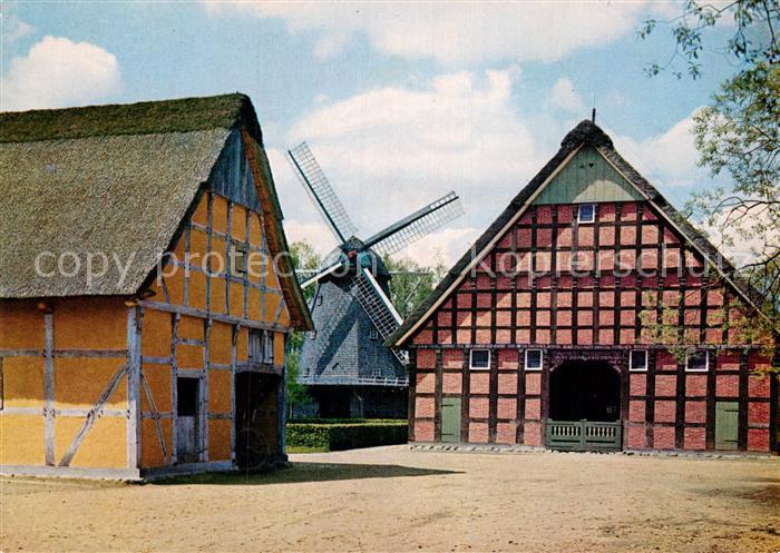 Cloppenburg Museumsdorf Haakenhof Kappenwindmuehle und Speicher