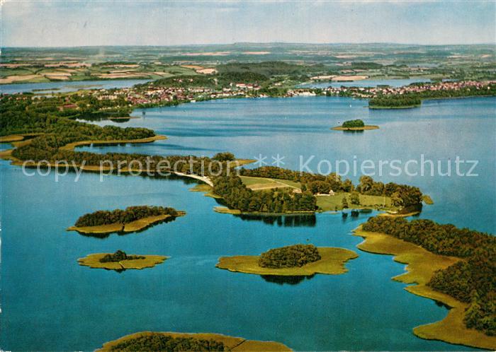 Ploen See Blick ueber die Prinzeninsel auf die Stadt Fliegeraufnahme