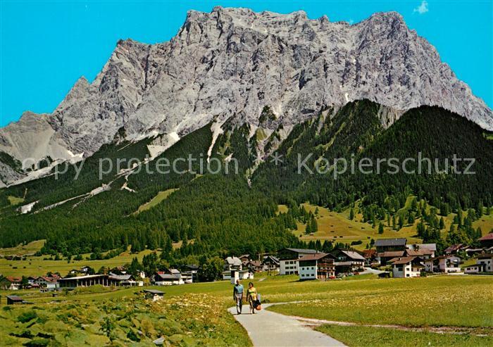 Ehrwald Tirol mit Zugspitzmassiv