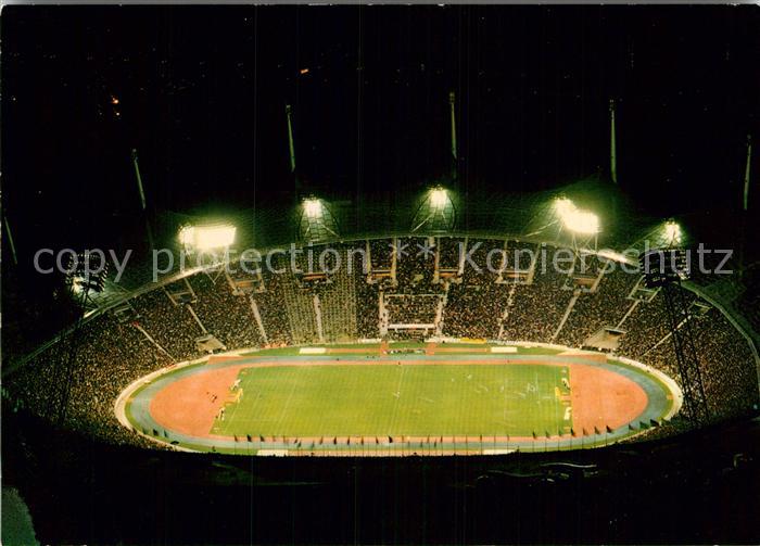 Muenchen Olympiastadion bei Nacht