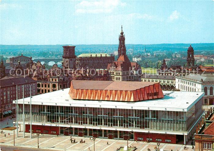 DRESDEN Elbe Blick von der Kreuzkirche zum Kulturpalast