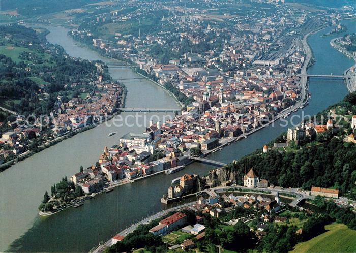 Passau Zusammenfluss des Inn und der Ilz in die Donau Fliegeraufnahme