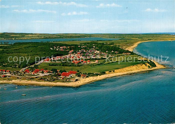 Hohwacht Ostseebad Fliegeraufnahme mit Steilkueste und Grosser Binnensee