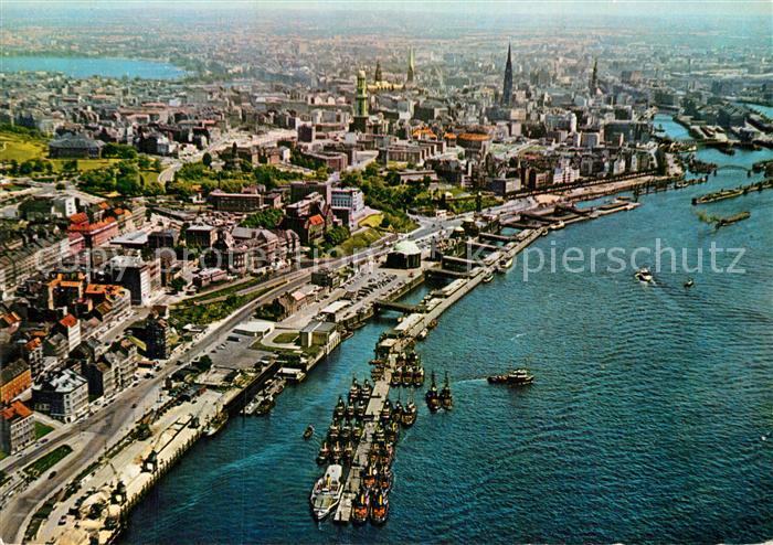 Hamburg Hafen und Stadt Fliegeraufnahme