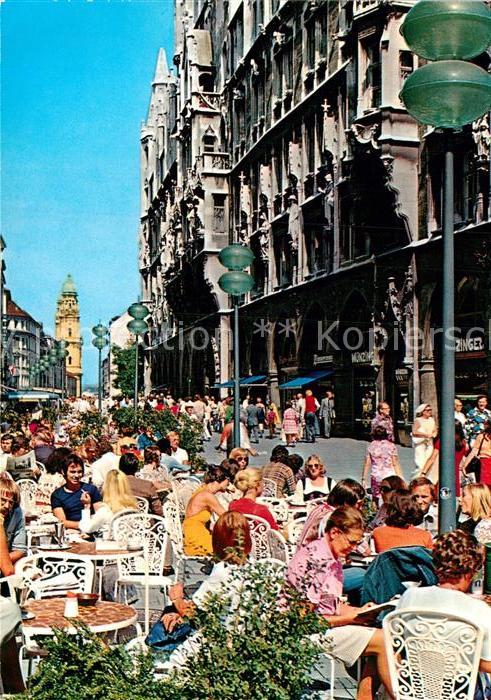 Muenchen Fussgaengerzone am Rathaus Theatinerkirche