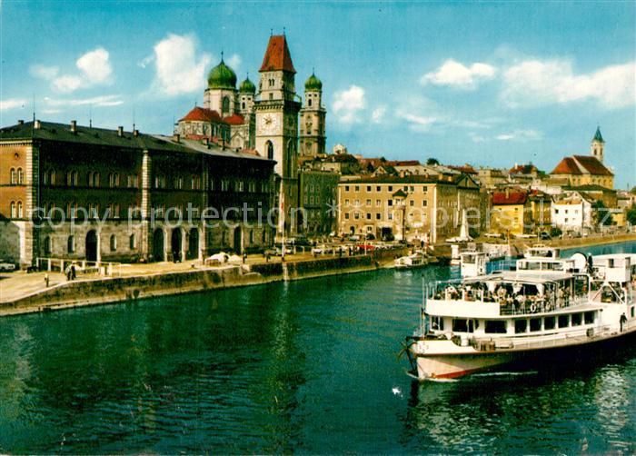 Passau Rathaus Dom Motorschiff
