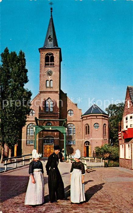 Volendam Kirche Trachtentraeger