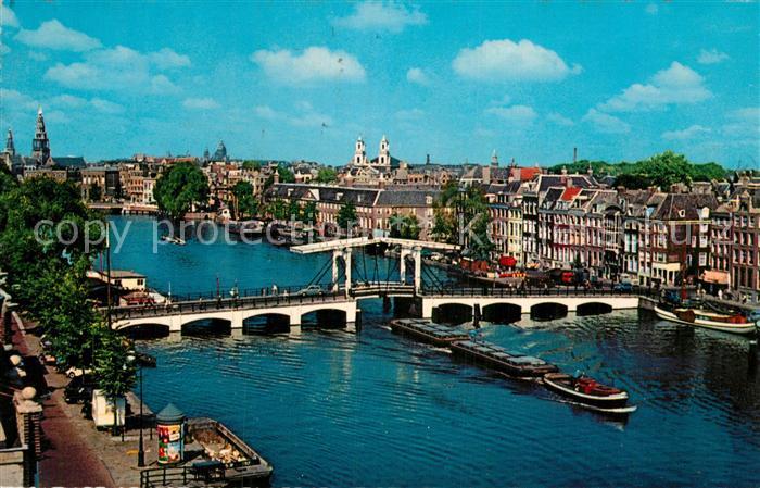 Amsterdam Niederlande Magere Bruecke ueber die Amstel