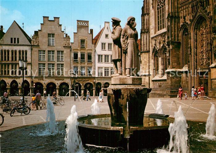 Muenster Westfalen Lambertibrunnen am Kirchplatz mit Prinzipalmarkt