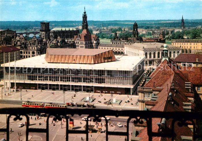 DRESDEN Elbe Blick von der Kreuzkirche zum Kulturpalast