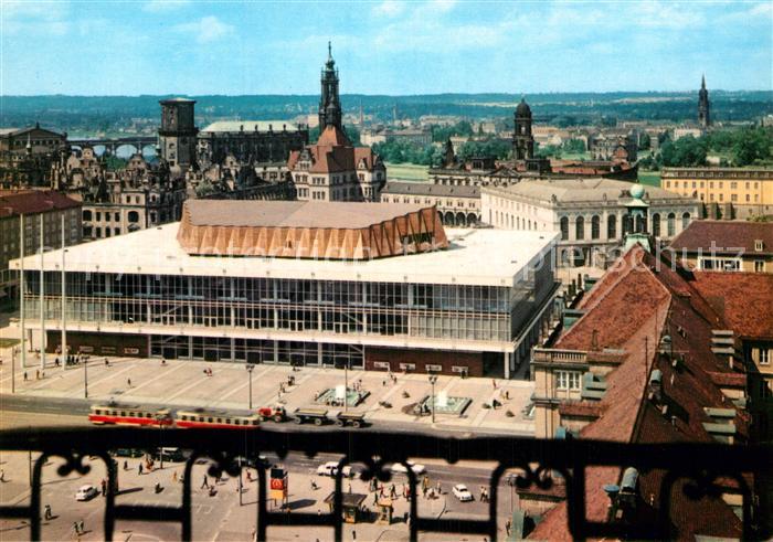 DRESDEN Elbe Blick von der Kreuzkirche zum Kulturpalast