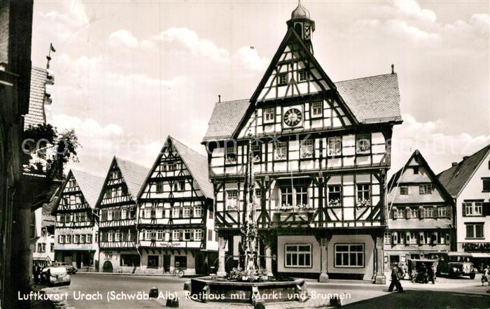 Bad Urach Rathaus mit Markt und Brunnen