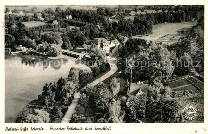 Holsteinische Schweiz Fissauer Faehrhaus und Seeschloss Fliegeraufnahme
