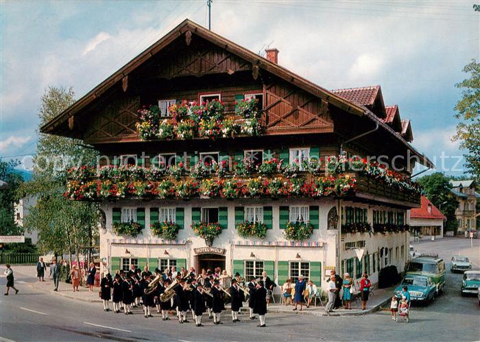 Oberammergau Hotel Wolf mit Musikkapelle in Ammergauer Tracht