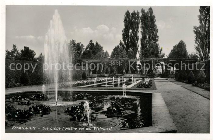 Forst Lausitz Grosse Fontaene auf der Wehrinsel