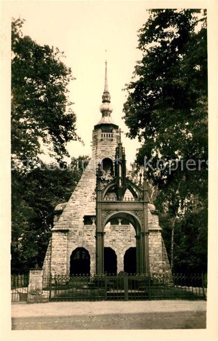 Luetzen Gustav Adolf Kapelle mit Denkmal