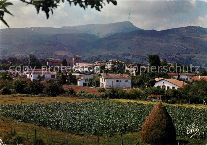 Ascain Vue generale au fond La Rhune