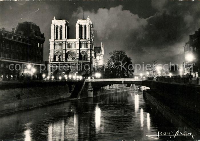 Paris Notre Dame bei Nacht