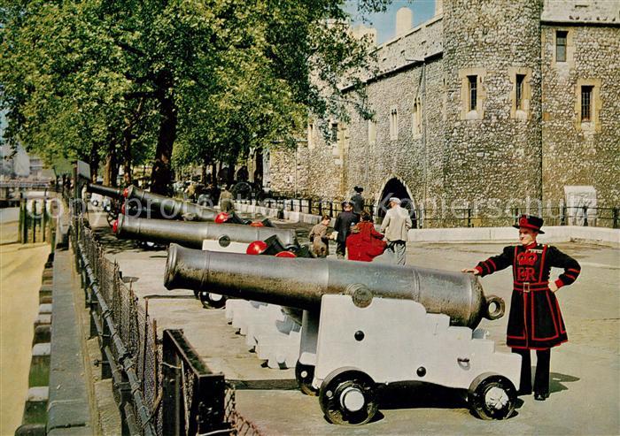 London Tower Kai mit St Thomas Turm und Verraetertor