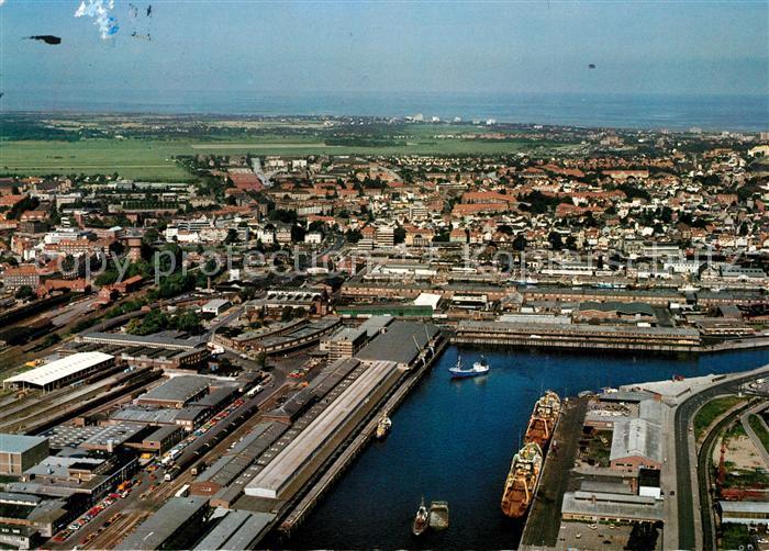 Cuxhaven Nordseebad Neuer Fischereihafen mit Stadtblick Fliegeraufnahme