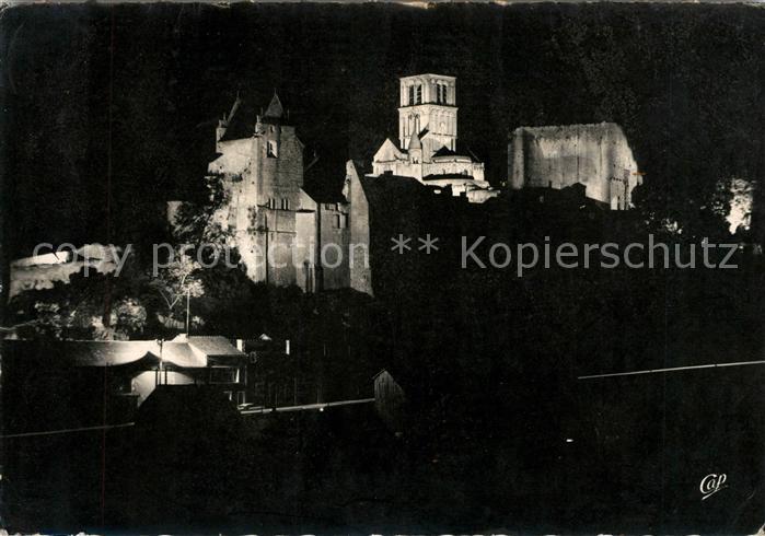 Chauvigny Chateau et Eglise Saint Pierre illumines