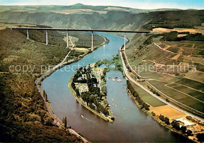 Winningen Mosel Campinginsel mit Moselbruecke Fliegeraufnahme