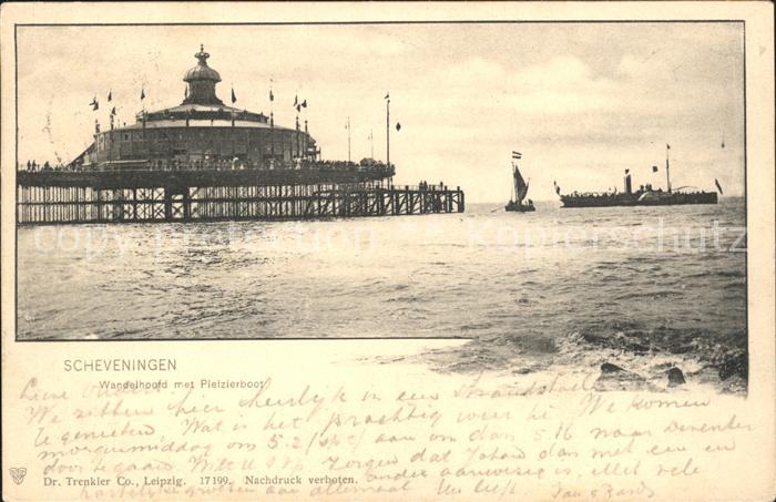 Scheveningen Wandelhoofd met Pleizierboot