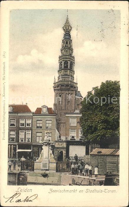 Leiden Zeevischmarkt en Stadhuis Toren