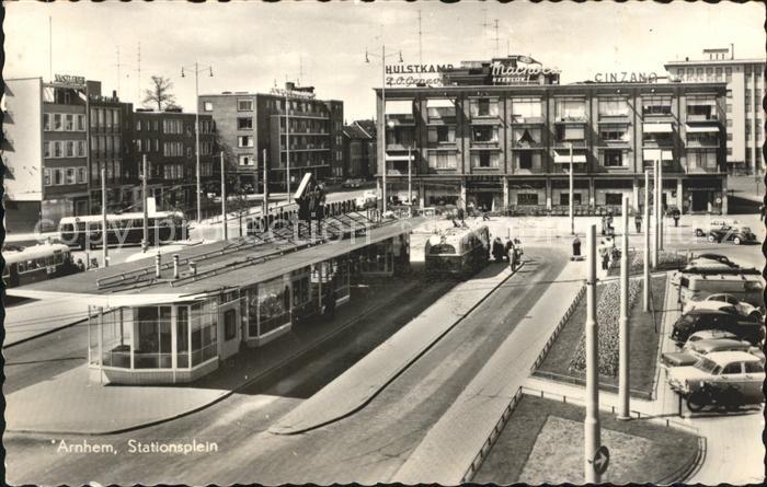 Arnhem Stationsplein Bahnhofsplatz