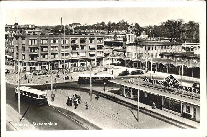 Arnhem Stationsplein Bahnhofsplatz
