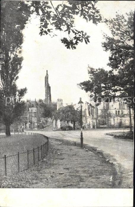 Arnhem Doorkijk van de Dam naar Groote Kerk Truemmer Weltkrieg