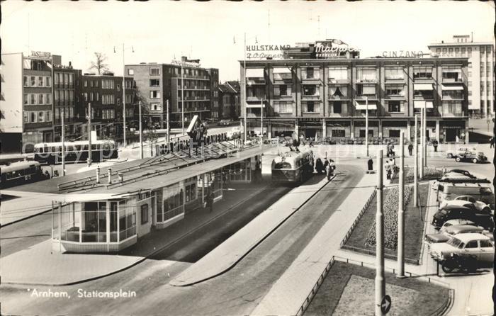 Arnhem Stationsplein Bahnhofsplatz