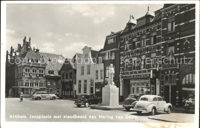 Arnhem Jansplaats Standbeeld van Hertog van Gelre Denkmal