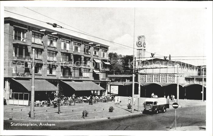 Arnhem Stationsplein Bahnhofsplatz