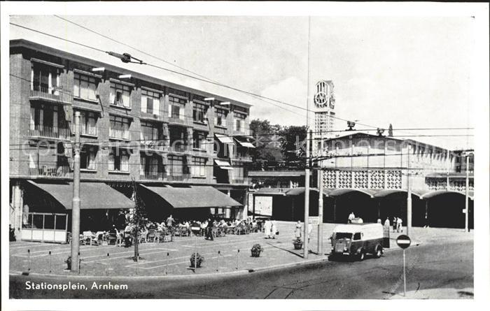 Arnhem Stationsplein Bahnhofsplatz
