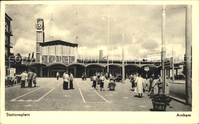 Arnhem Stationsplein Bahnhofsplatz