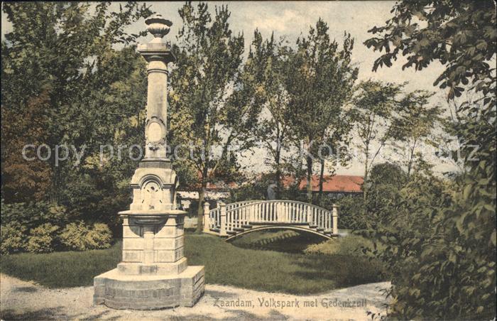 Zaandam Volkspark met Gedenkzuil Denkmal