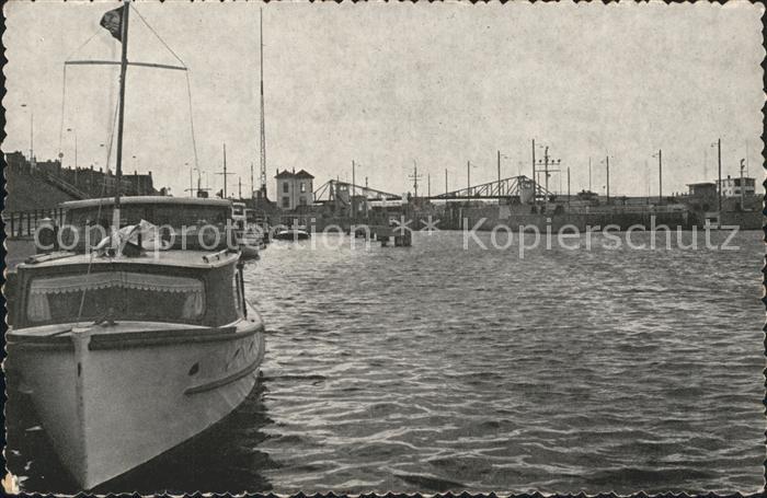 Ijmuiden Binnentoeleidingskanaal voor de Zuidersluis Schiff
