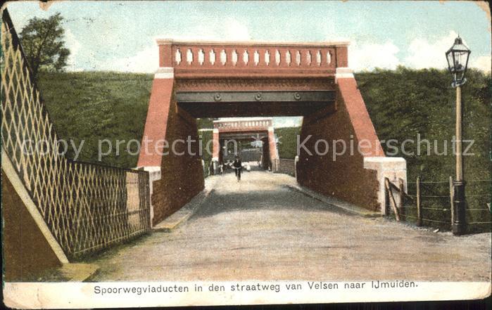 Velsen Spoorwegviaducten in den straatweg