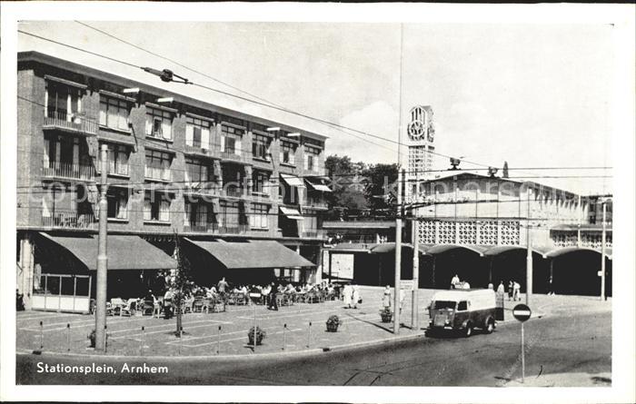 Arnhem Stationsplein Bahnhofsplatz