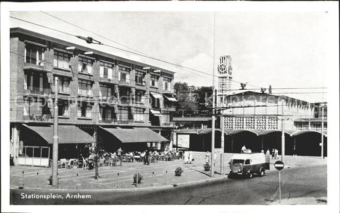 Arnhem Stationsplein Bahnhofsplatz