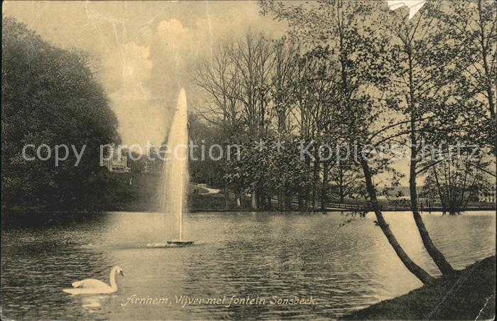Arnhem Vijver met fontein Sonsbeek Park Schwan