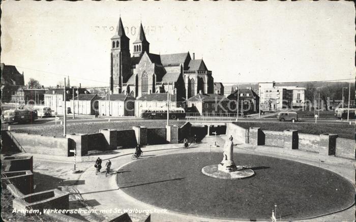 Arnhem Verkeerscircuit met St Walburgskerk Denkmal