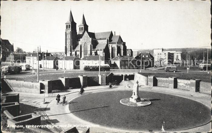 Arnhem Verkeerscircuit met St Walburgskerk Denkmal